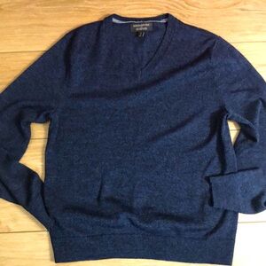 Banana Republic Women's Navy V-Neck Sweater